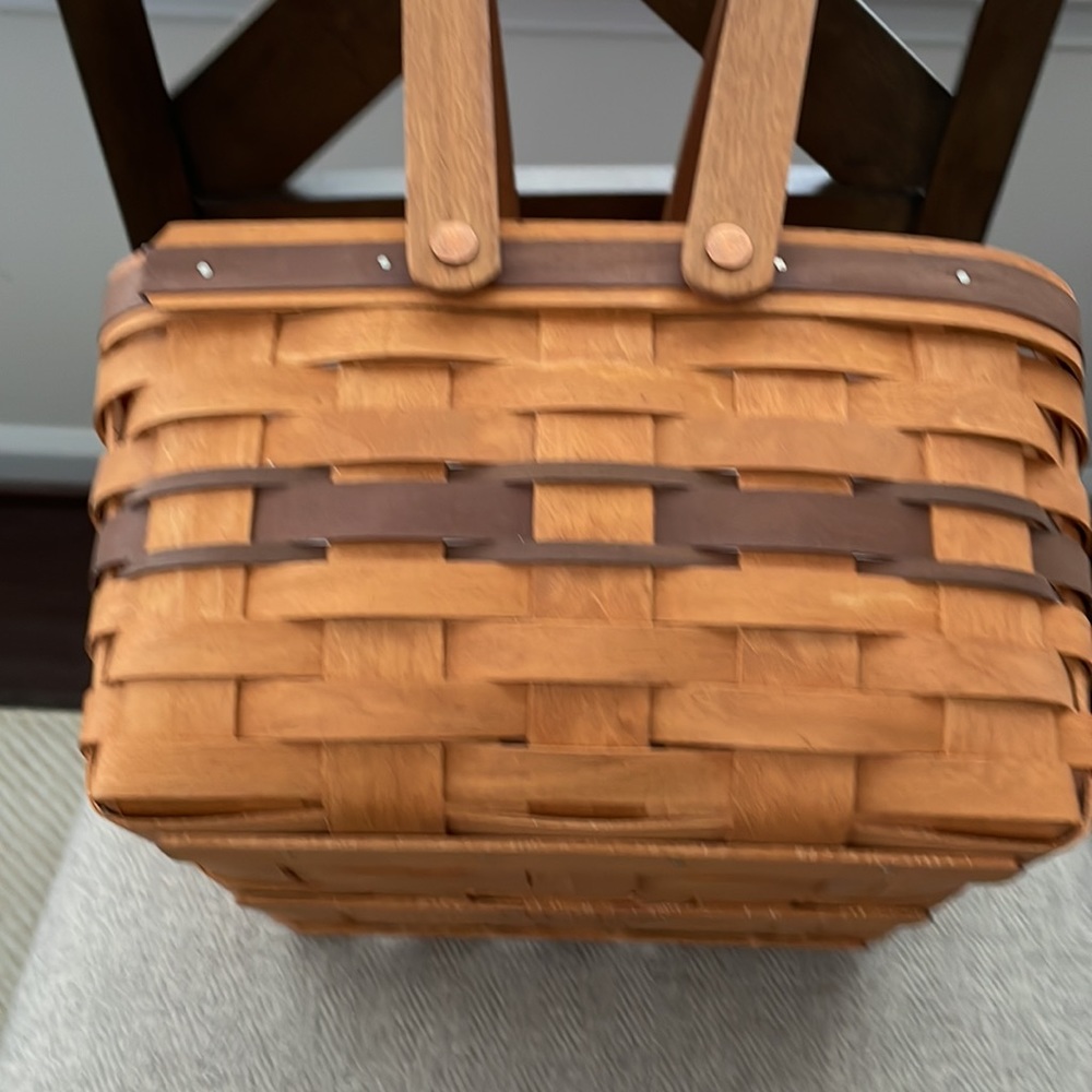 Henn Basket no cracks or splits. - Picture 11 of 11